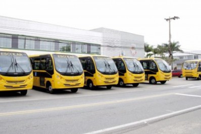 Prefeitura de Iguaba recebe novos ônibus para o transporte escolar