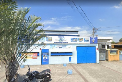 Bombeiros combatem incêndio em escola infantil na Zona Norte