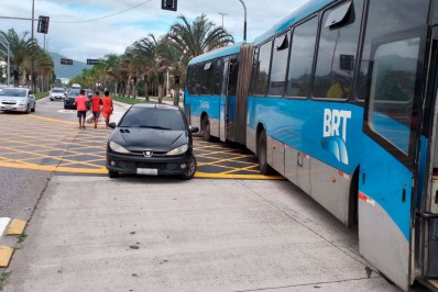 Conversões proibidas causam acidentes com articulados do BRT