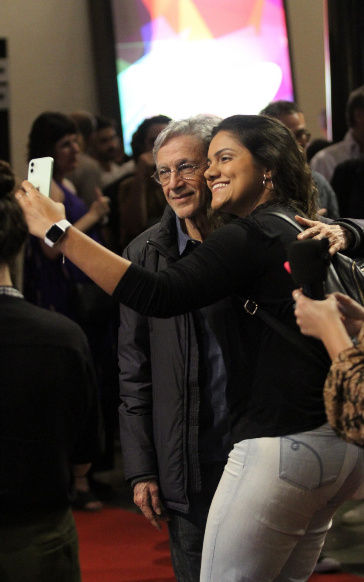 Caetano Veloso recebe o carinho dos f&atilde;s