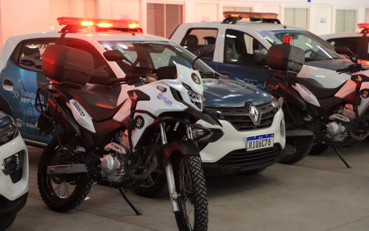 Nove novos ve&iacute;culos, cinco carros e quatro motos