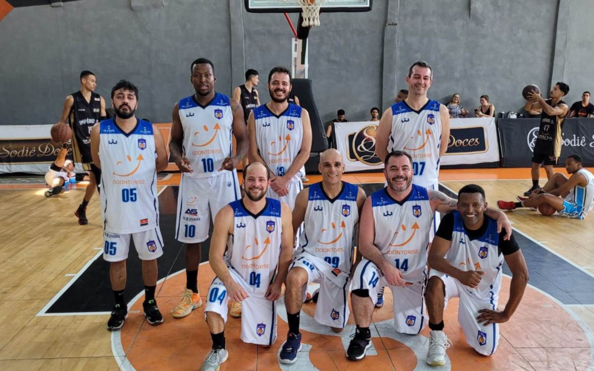 Equipe master do basquete angrense.