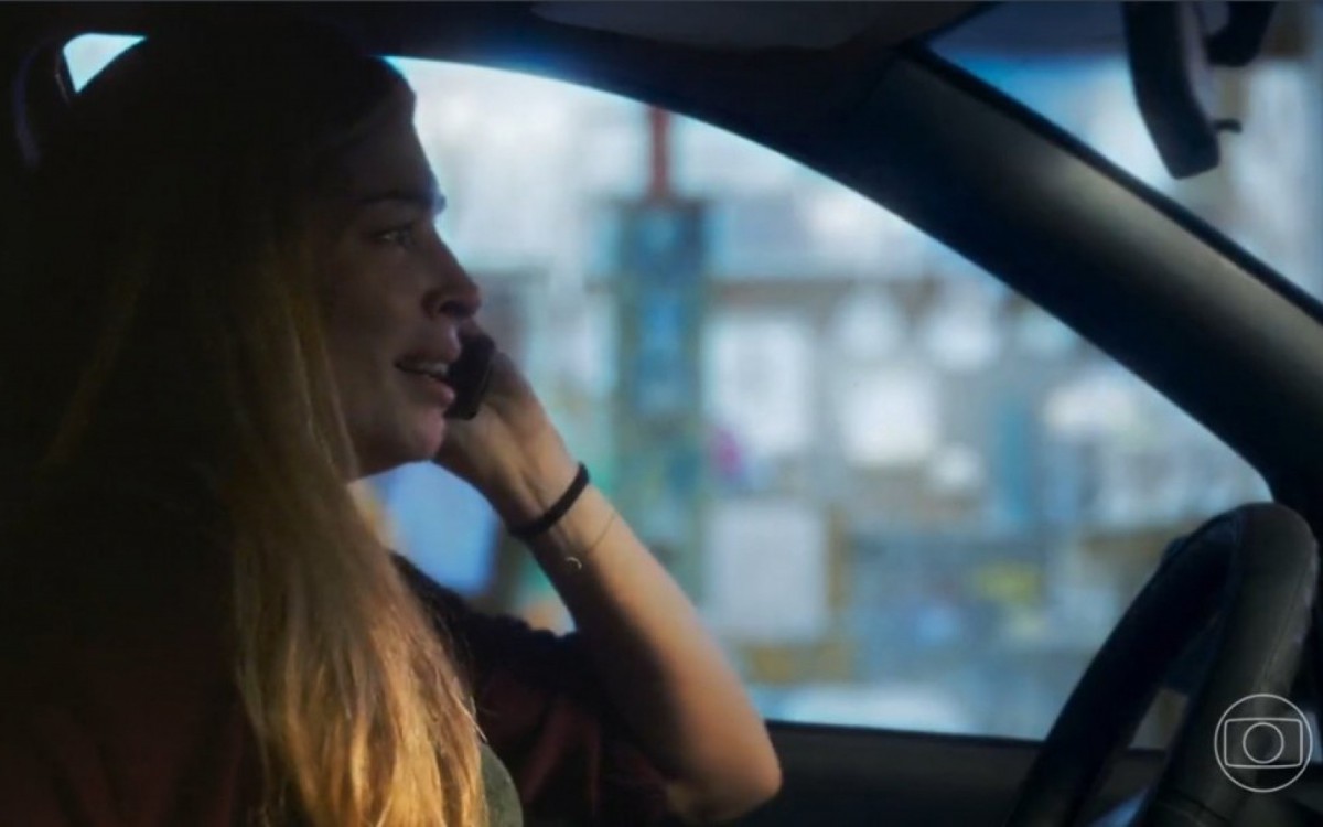 Grazi Massafera fez participação especial na estreia de 'Travessia' - Reprodução/Globo