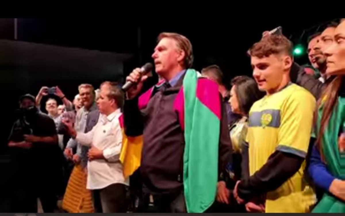 Bolsonaro participou de com&iacute;cio em Pelotas (RS)