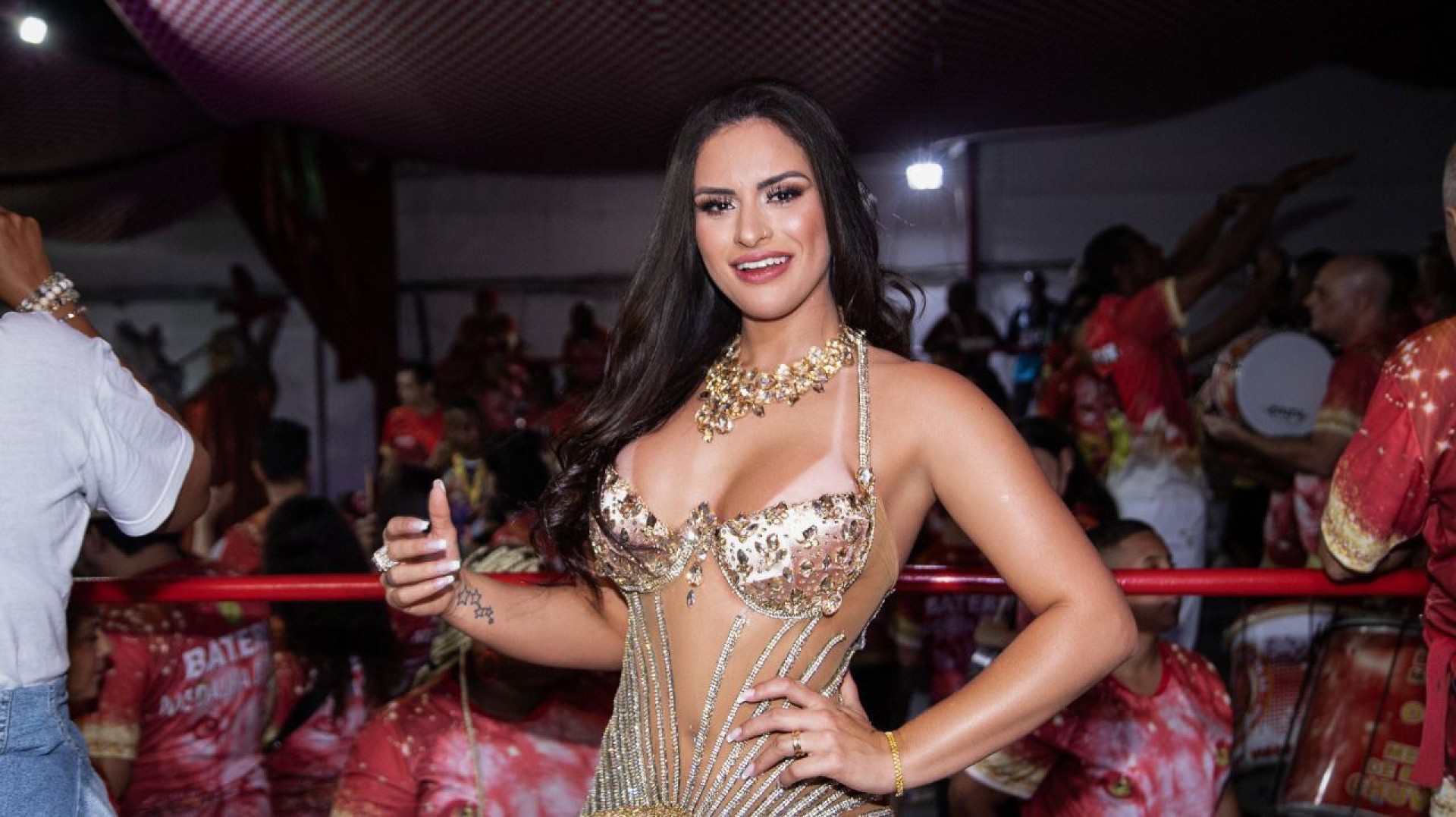 Rainha de bateria da Estácio de Sá, Nathalia Hino, promove festa para as crianças na quadra da agremiação - Divulgação