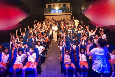 Educação de Belford Roxo promove sessão de cinema para crianças da E.M. Condessa Infante