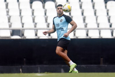 Botafogo não deverá exercer opção de compra de atacante, afirma site italiano