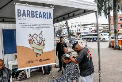 Barbearia gratuita para a população às terças-feiras, na Praça Alarico Antunes