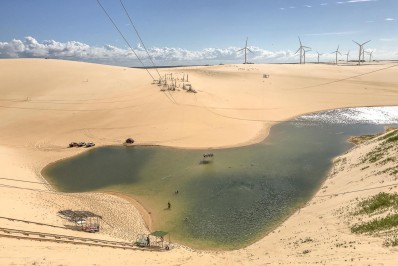 Turista morre em acidente com tirolesa na praia de Canoa Quebrada, no litoral do Ceará