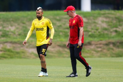 Com Vidal, Flamengo divulga relacionados para final da Copa do Brasil