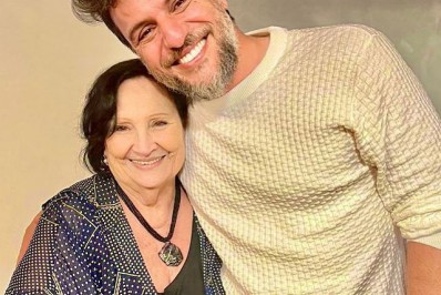 Rodrigo Lombardi registra encontro com a mãe de Paulo Gustavo