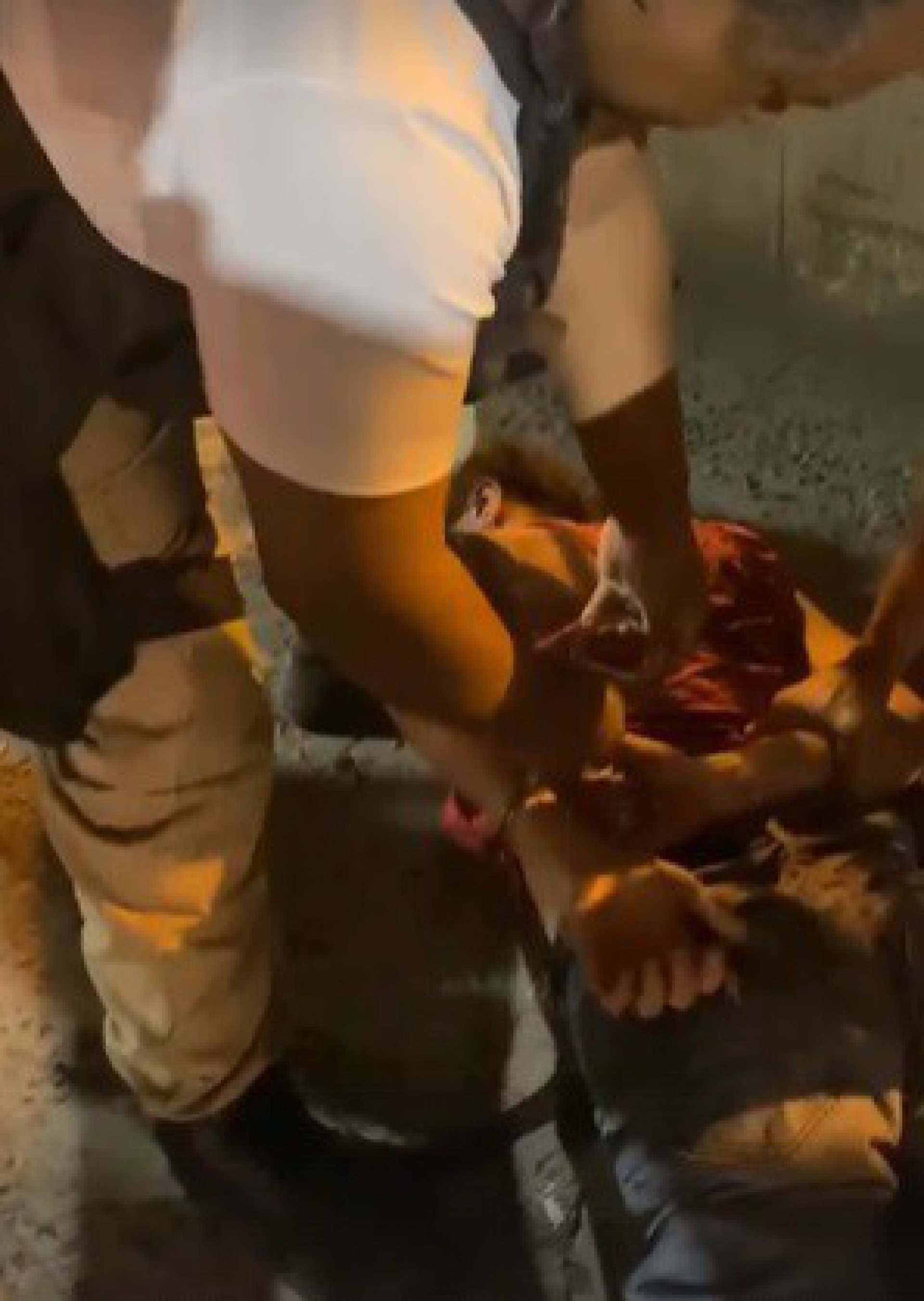 Guardas municipais precisaram algemar o agressor