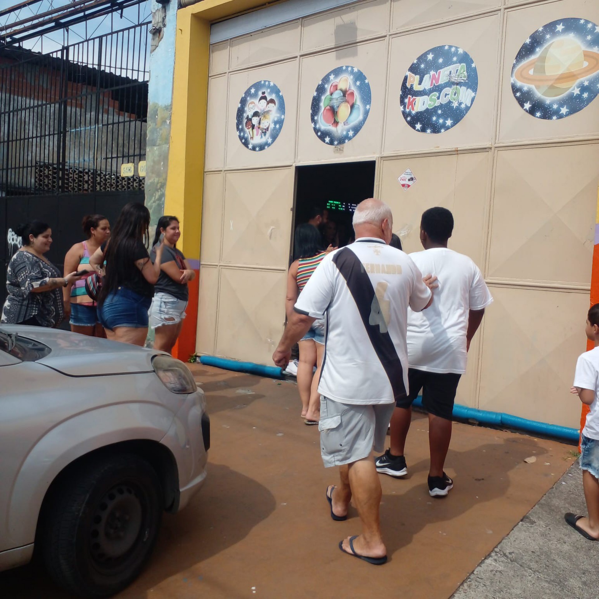 Os alunos do Centro Educacional P&aacute;ssaro Azul participaram de evento de Dia das Crian&ccedil;as em sal&atilde;o de festas