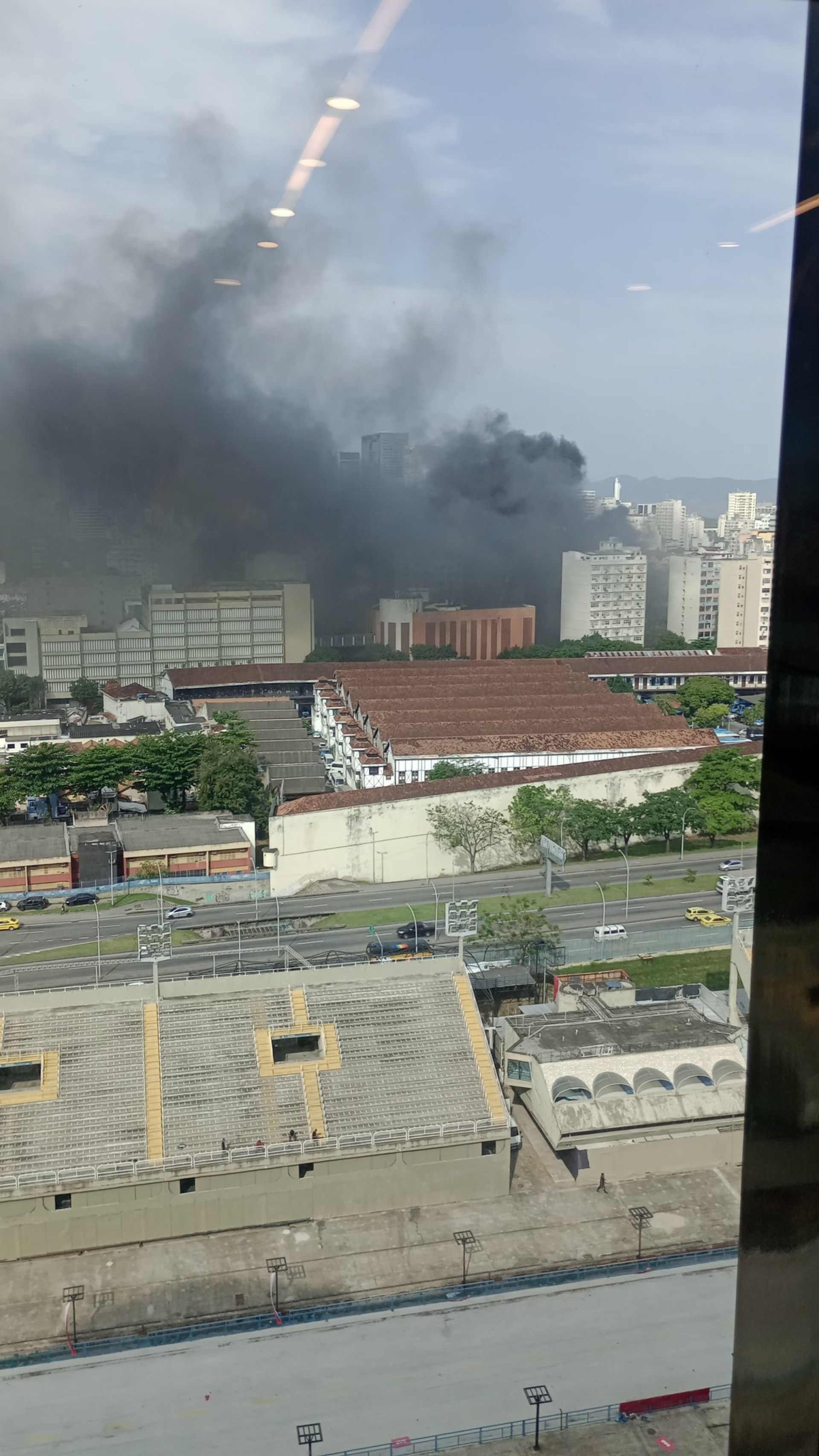 Imóvel na Rua Frei Caneca, no Centro do Rio, na tarde desta terça-feira (11) - Divulgação