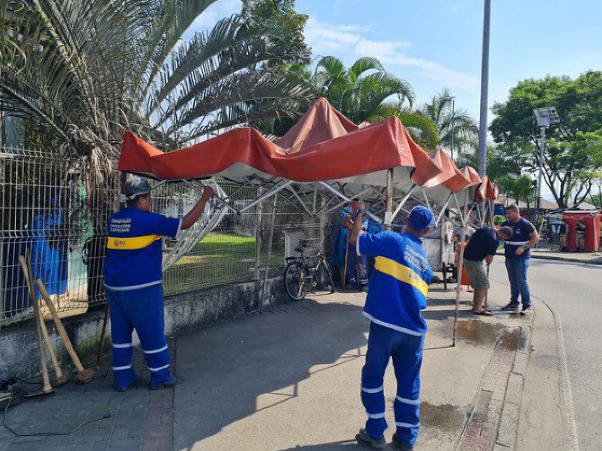 Seop remove instalações irregulares no bairro de Cosmos - Divulgação