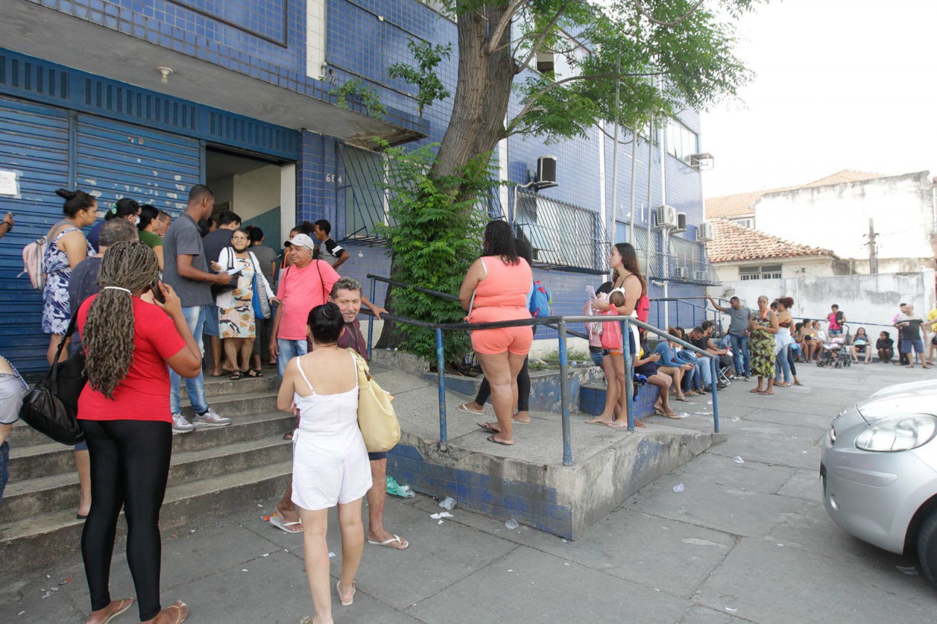 Fila no CRAS Nelson Mandela - Reginaldo Pimenta/Agência O Dia