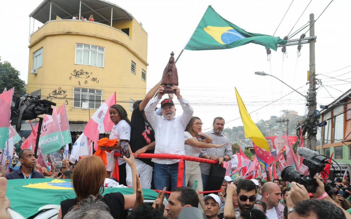 Lula participa de caminhada nesta quarta-feira (12), no Complexo do Alemão, Zona Norte do Rio  - Pedro Ivo / Agência O DIA