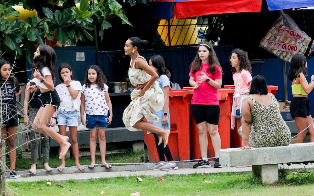 Ta&iacute;s Ara&uacute;jo pulou corda na Lagoa Rodrigo de Freitas, nesta quarta-feira