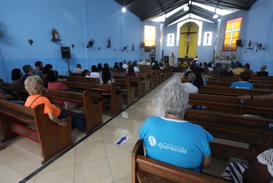Cariocas celebram o dia de Nossa Senhora Aparecida com missas lotadas