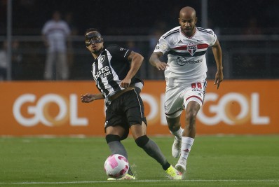 Marçal descarta gravidade em lesão sofrida por Rafael em jogo do Botafogo