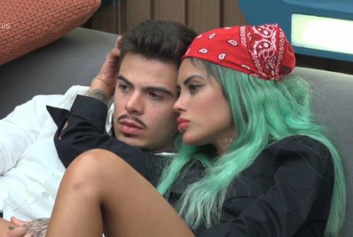 A Fazenda: ‘namorava um amigo meu e o traiu com uma mulher de 70 e poucos anos’, diz Thomaz sobre Tiago