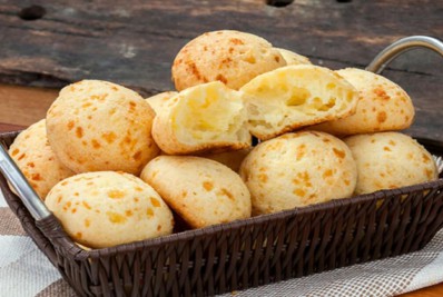 Mulher encontra larva em pão de queijo e mercado é condenado a pagar R$ 3 mil de indenização