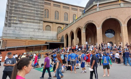 Após dois anos com restrições por conta da pandemia, o Santuário Nacional voltou a receber os devotos com sua capacidade máxima - Reprodução: Gustavo Cabral