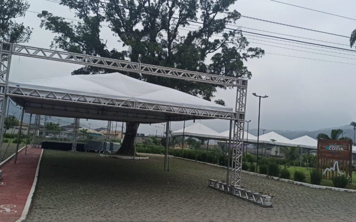 Estrutura sendo montada em Guapimirim para receber o festival - Imagem: Izaias França - O DIA