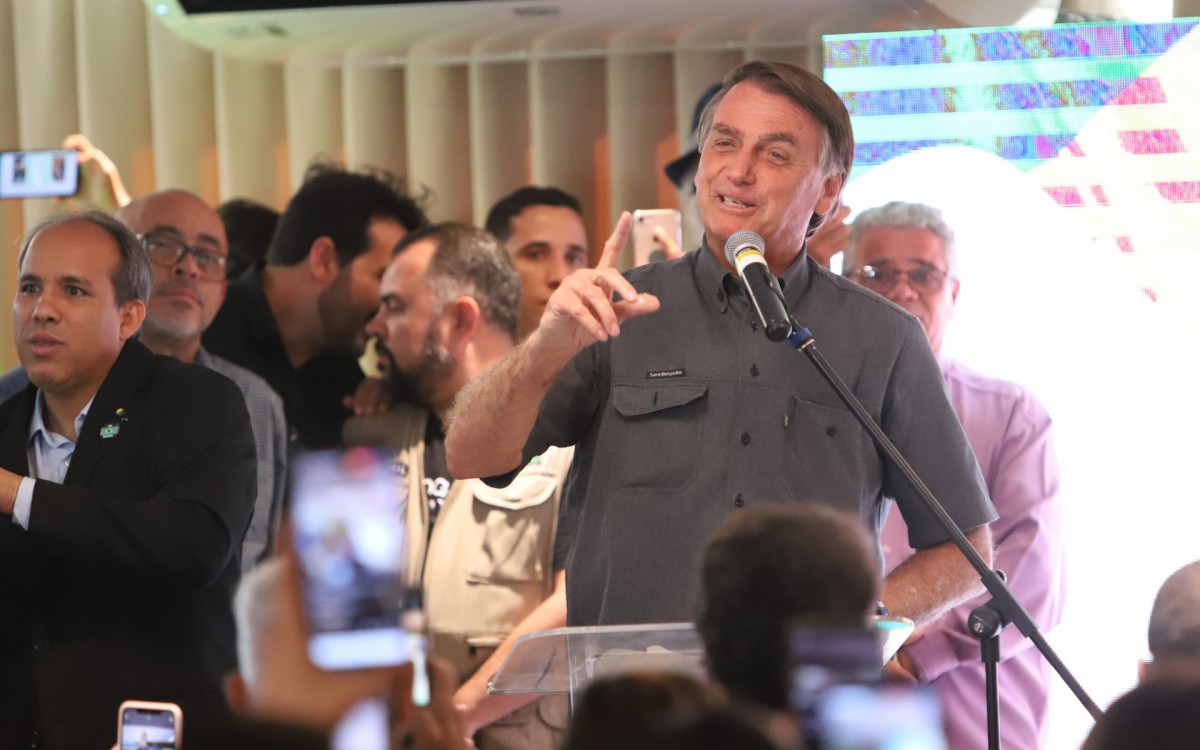 PE - ELEIÇÕES 2022/BOLSONARO/RECIFE - POLÍTICA
PE - ELEIÇÕES 2022/BOLSONARO/RECIFE - POLÍTICA - O presidente e candidato à reeleição, Jair Bolsonaro (PL), participa de um encontro com lideranças evangélicas no hotel Transamérica Beach Class, no bairro do Pina, na zona sul do Recife (PE), nesta quinta-feira, 13 de outubro de 2022. - WESLEY D ALMEIDAESTADÃO CONTEÚDO