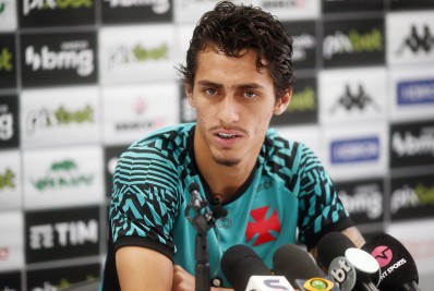 Marlon Gomes celebra boa fase no Vasco: 'Consegui impor meu futebol'