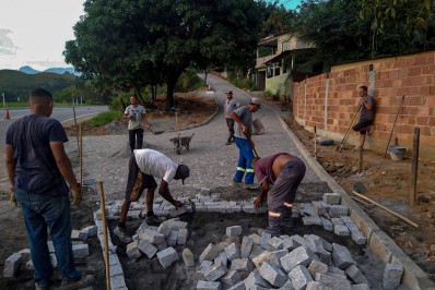 Obras de calçamento no bairro 70 chega na fase final