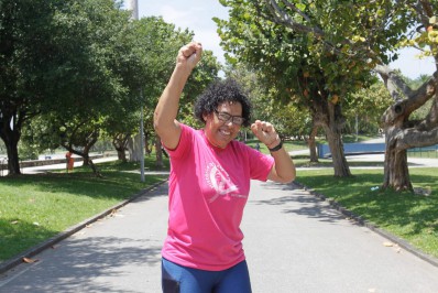 'O câncer de mama não veio para me matar, mas sim modificar minha vida', diz corredora 