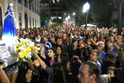 Dia de Nossa Senhora Aparecida tem retorno de tradicional procissão