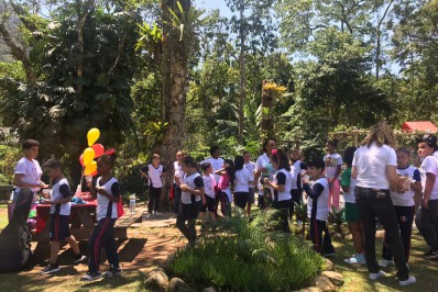 Crianças do Centro Social São José participam de passeio de trenzinho e piquenique no Horto Municipal promovido pelo CRAS Alto