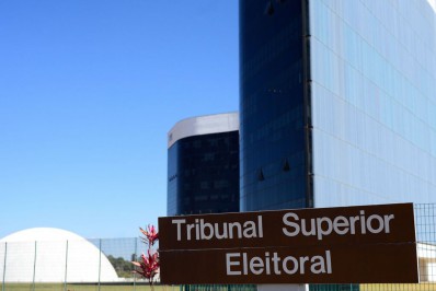 TSE ordena suspensão de propaganda em que Bolsonaro chama Lula de 'ladrão' 