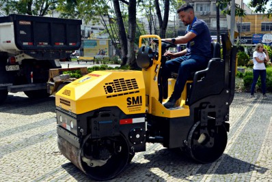 Prefeitura adquire rolo compactador para asfalto em Volta Redonda