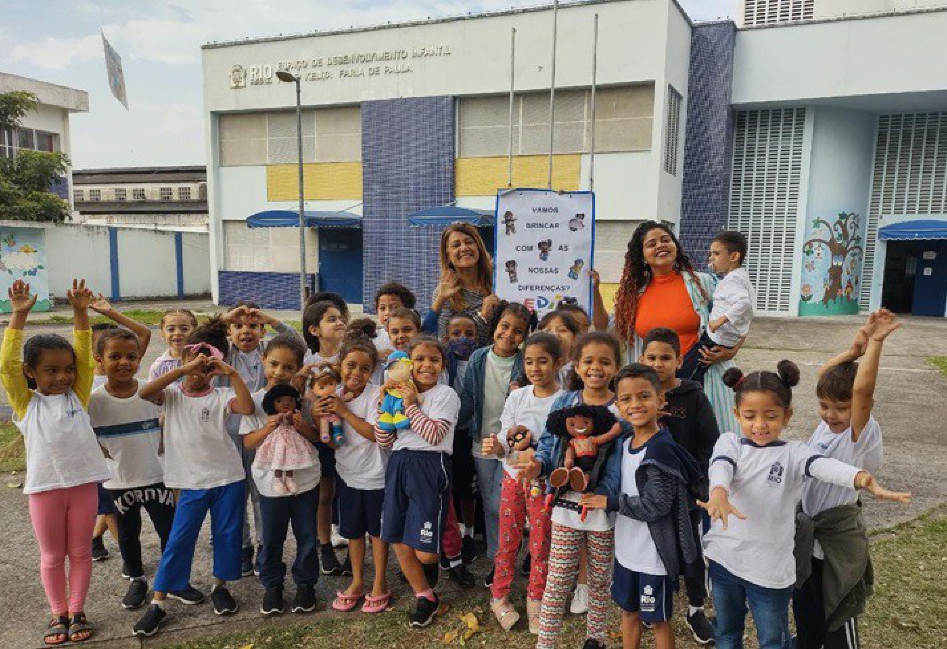 Alunos de escola na Maré no projeto 