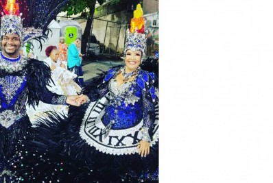 Mestres-sala e porta-bandeiras da Inocentes de Belford Roxo recebem figurinos do Carnaval 2023