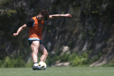 Adryelson celebra boa fase no Botafogo e diz que está 'criando identidade'