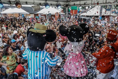 Famílias lotam a Praça Marechal Floriano Peixoto para celebrar o Dia das Crianças em Itaboraí