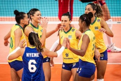 Brasil sucumbe a Sérvia e fica sem título inédito do Mundial feminino de vôlei