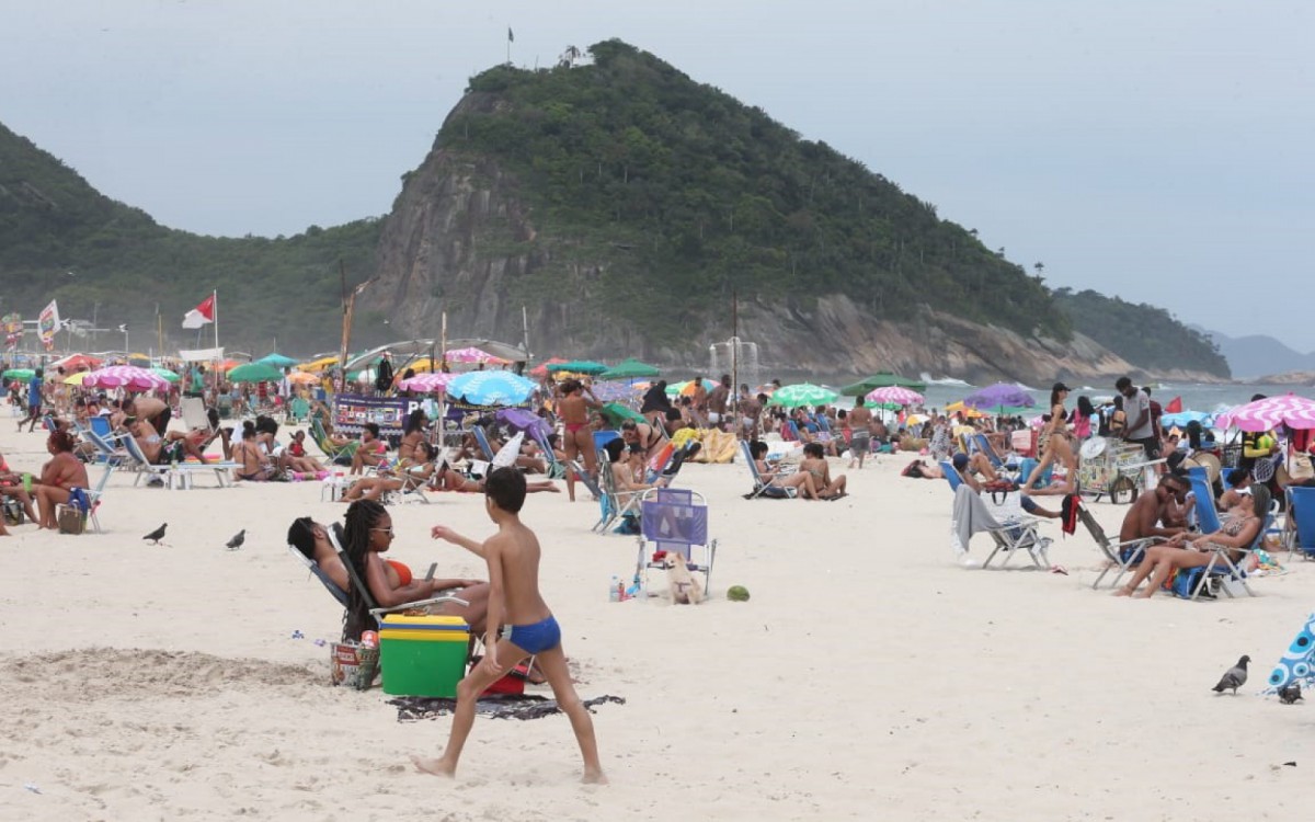 Carioca aproveitou o sol na praia - Cleber Mendes