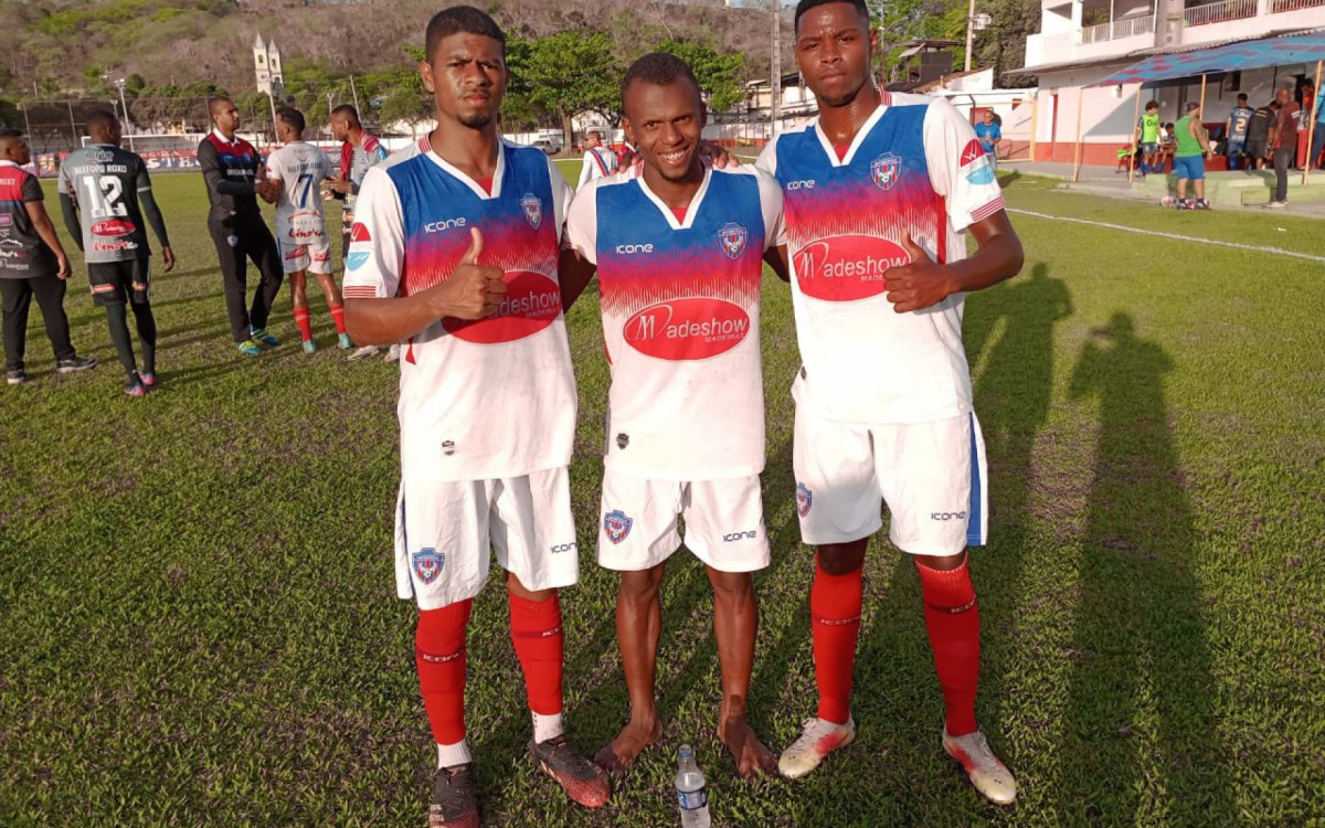 Autores dos gols Rafael Fernando (E), Rafael Lucas e Serginho Silva