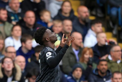 Arsenal supera o Leeds United e se mantém confortável na ponta do Inglês