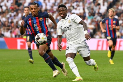 Jornal espanhol rasga elogios a atuação de Vinicius Junior contra o Barcelona: 'Imparável'