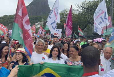 Simone Tebet pede votos para Lula em ato em Ipanema no Rio de Janeiro