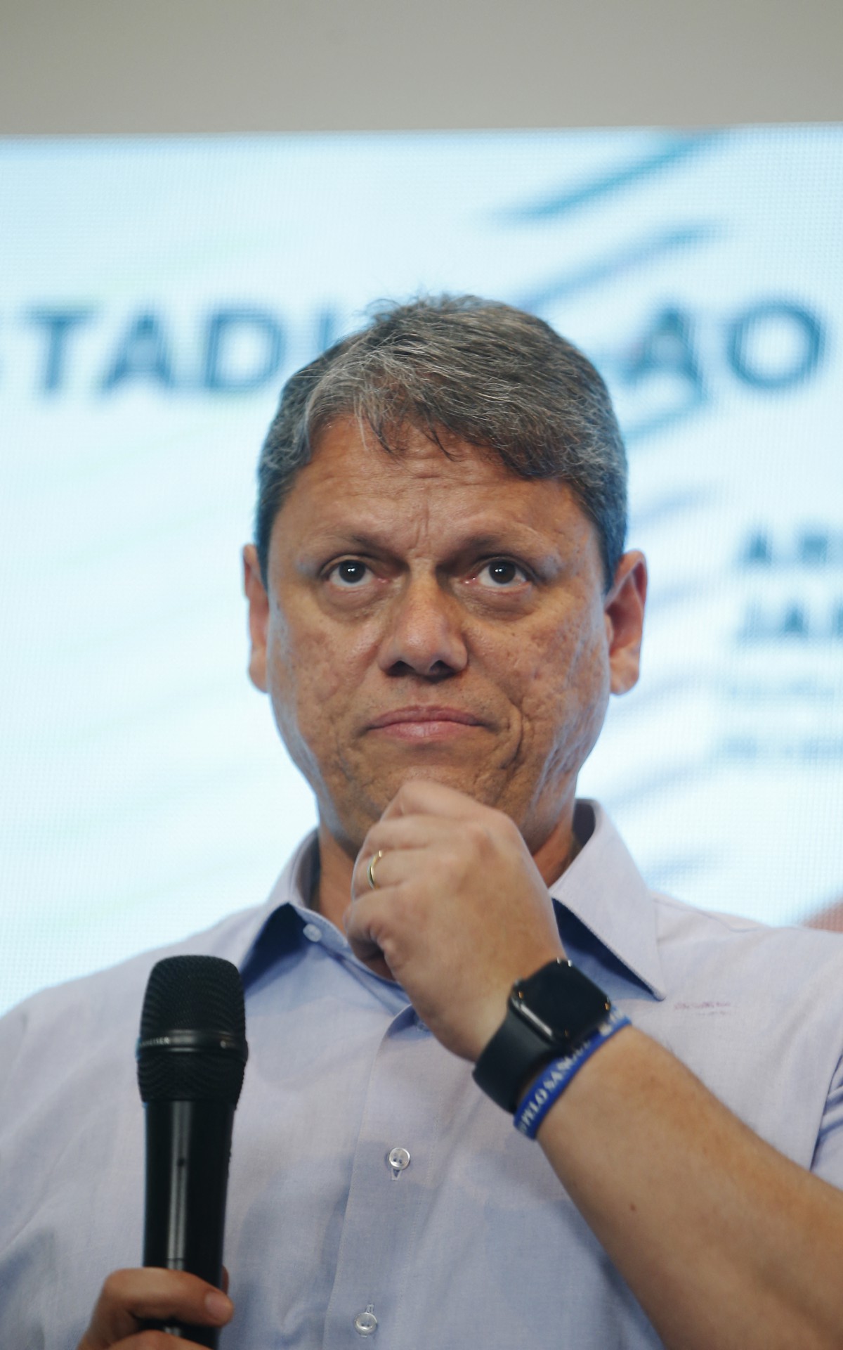 Brazilian Tarcisio de Freitas, candidate for governor of Sao Paulo, speaks during a press conference in Sao Paulo, Brazil, on October 17, 2022. The candidate for governor of Sao Paulo supported by Jair Bolsonaro, Tarcisio de Freitas, had to interrupt a campaign activity on October 17, 2022, in one of the favelas in Paraisopolis, in southern Sao Paulo due to a shooting, which authorities were trying to determine whether or not it was directed against him.
 - Miguel Schincariol / AFP