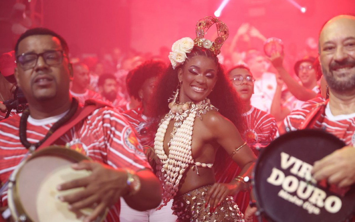 Erika Januza brilha na escolha do samba-enredo para o Carnaval 2023 de Viradouro
