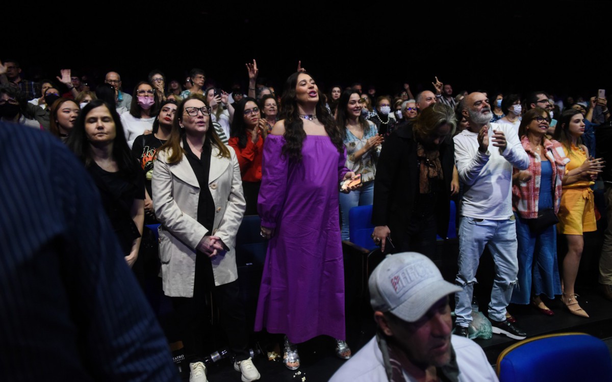 Claudia Raia prestigia Jarbas Homem de Mello em estreia de musical em S&atilde;o Paulo