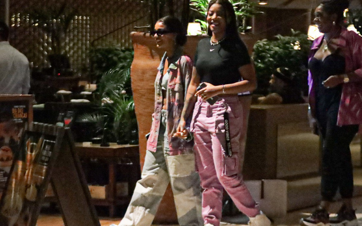 Brunna Gon&ccedil;alves e Ludmilla passeiam em shopping na Barra da Tijuca, na Zona Oeste do Rio